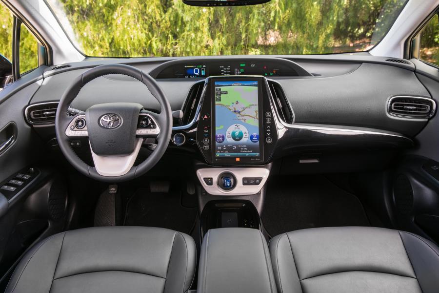 Торпедо Toyota Prius Prime 2016 года  (NA) (фото 5 из 55)